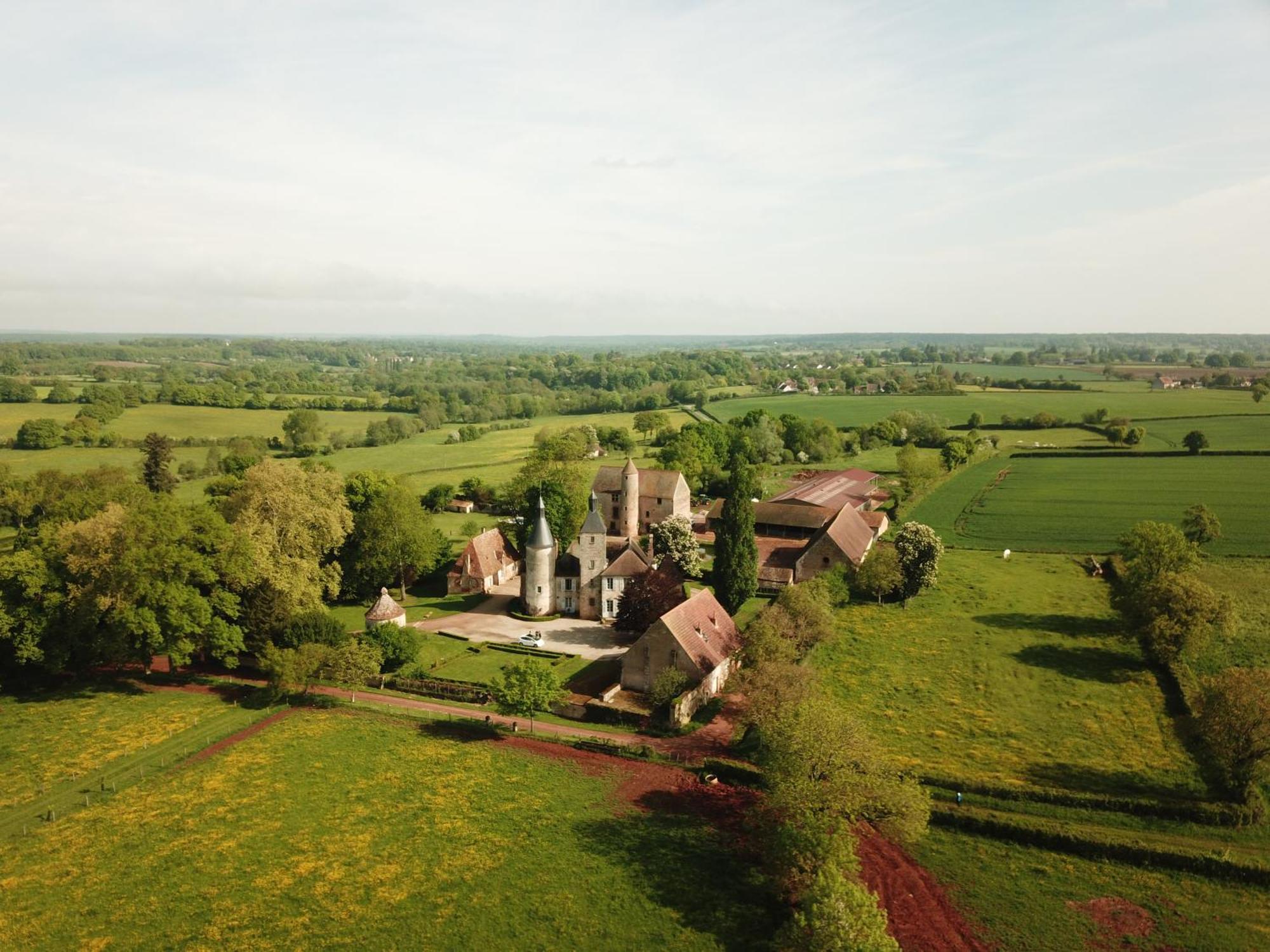 Chateau De Clusors Bed & Breakfast Saint-Menoux Exterior photo